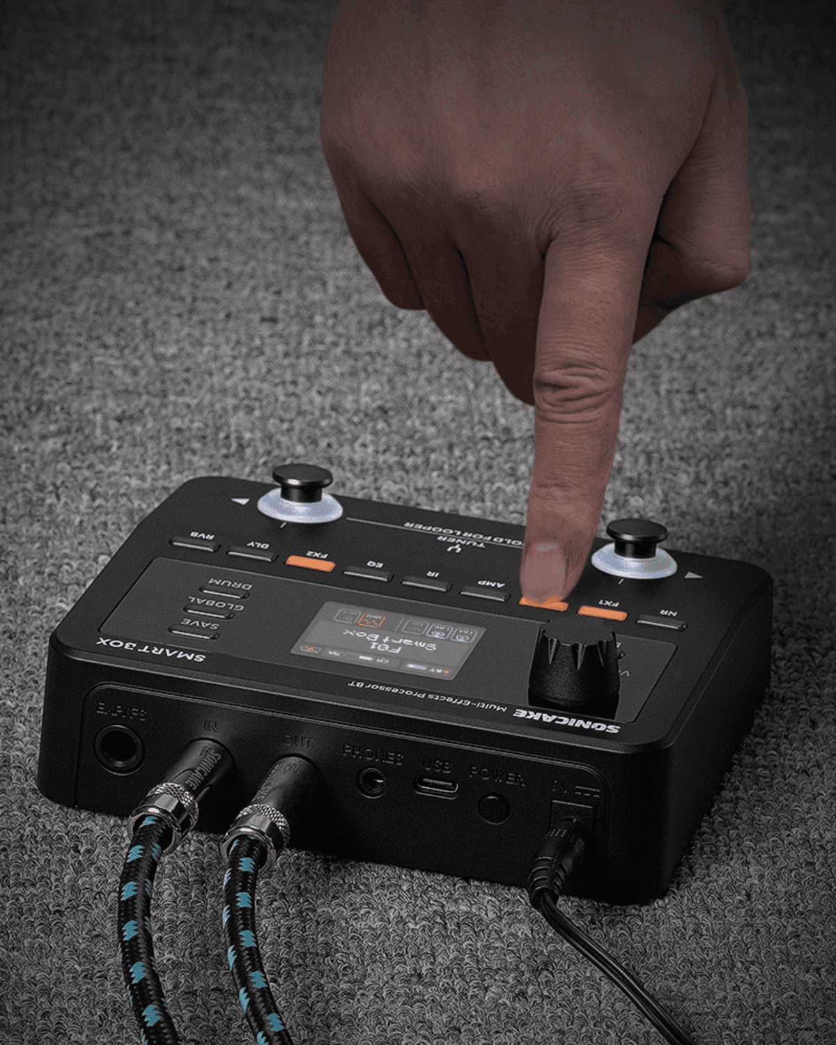 手で作り込む精密なサウンドメイク