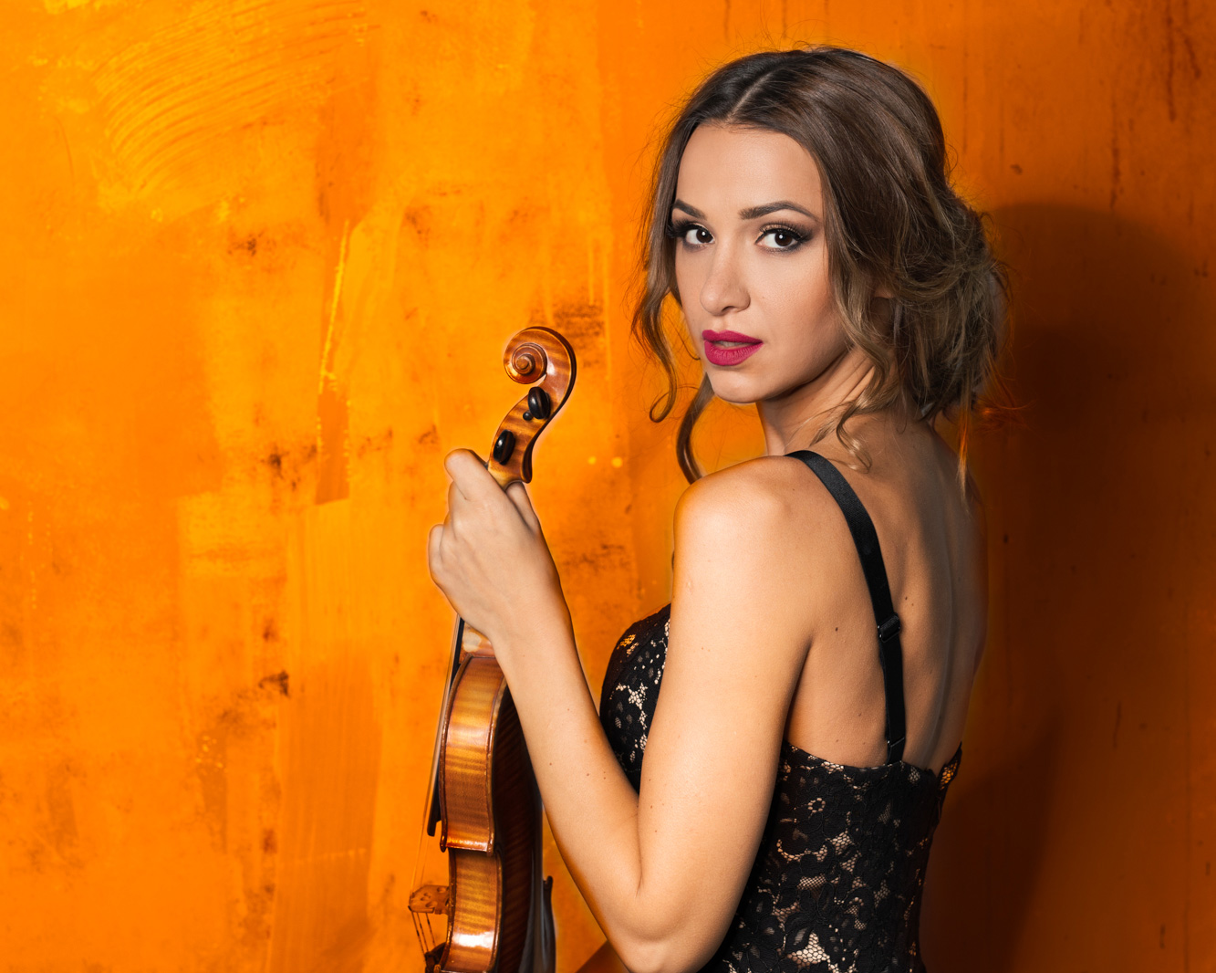 Strymon製品を愛用する世界的バイオリニスト、ルザンダ・パンフィリ特別インタビュー