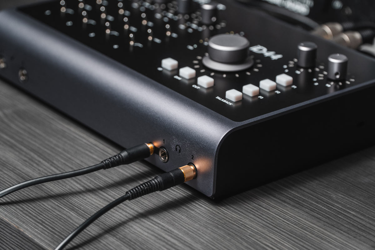 ヘッドフォン出力