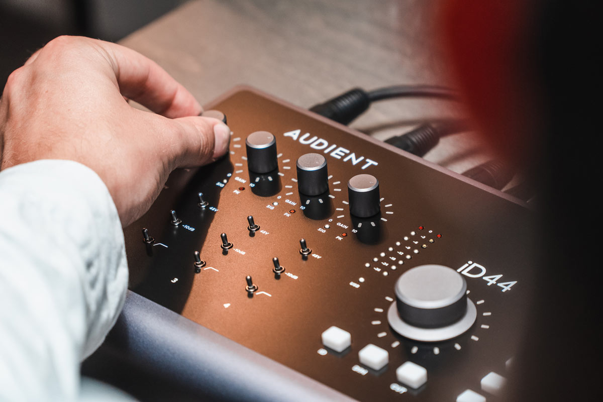 高い堅牢性、頑丈なフルメタル・ボディを採用