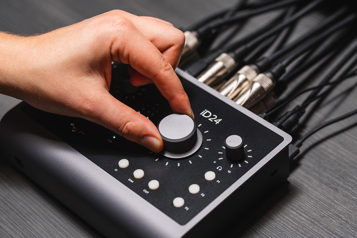 高い堅牢性、頑丈なフルメタル・ボディを採用