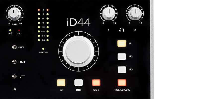 充実のモニター・セクション