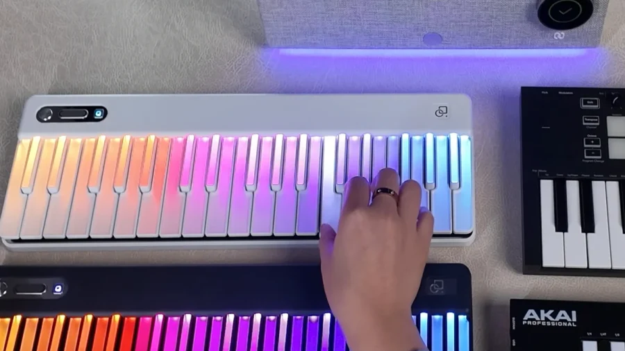 複数の MIDI キーボードを接続した PartyStudio Speaker