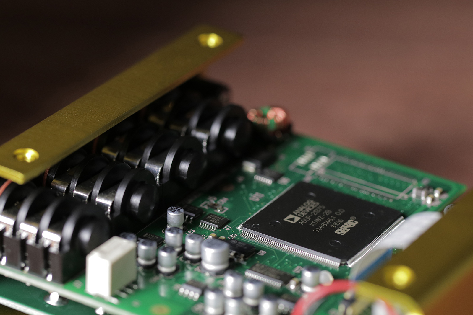 Digital or analog? 我々はそれら両方を選びました。