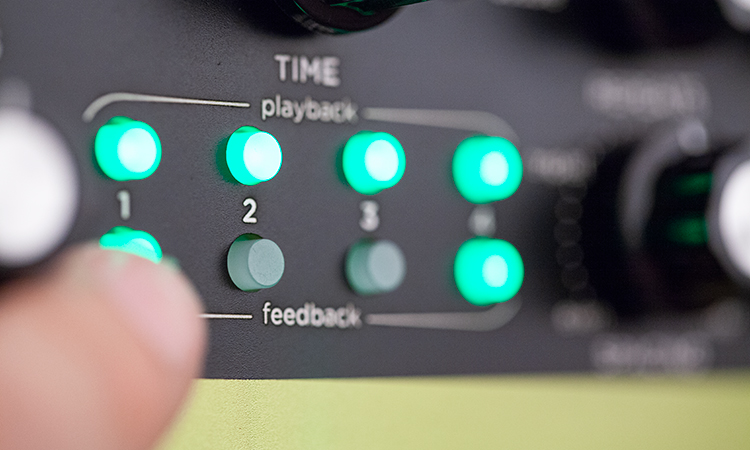 再生ヘッドごとに設定可能なステレオ・パンニング