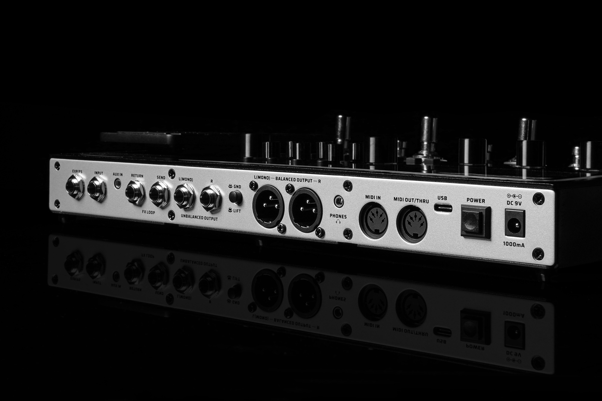 多彩な入出力で、あらゆるシーンに対応。